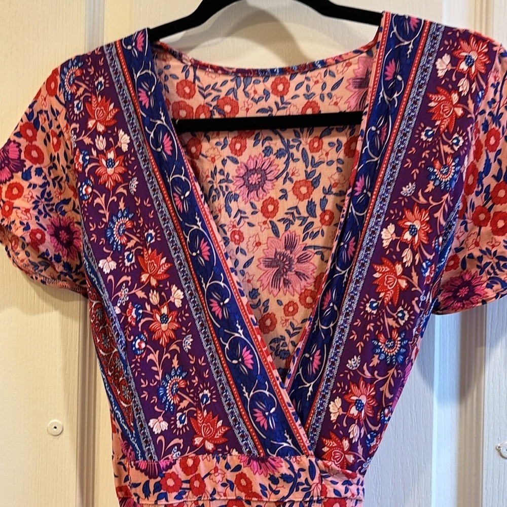 WRAP DRESS BOHO DESIGN BRIGHT BOLD PINK AND BLUES FLORALS SIZE SMALL/MEDIUM